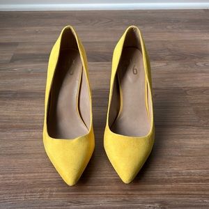Mix No. 6 yellow pumps, size 7.5 (eu 38)